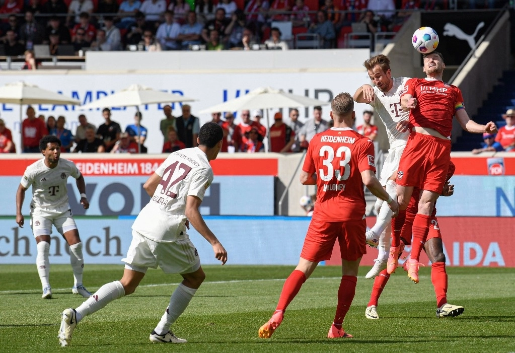 El recién ascendido Heidenheim remontó una desventaja de dos goles para imponerse 3-2 al Bayern Munich en Bundesliga. Foto Afp