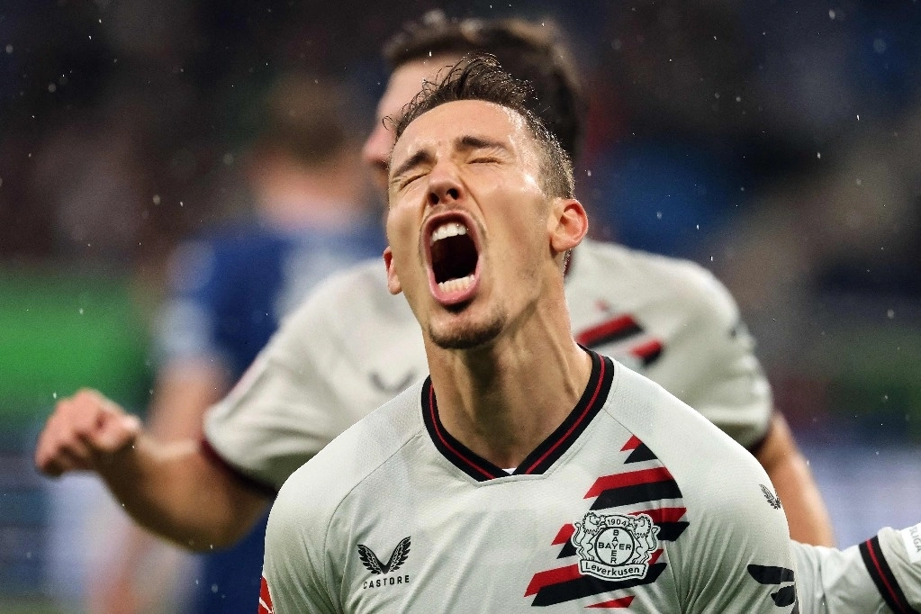 Alex Grimaldo del Bayer Leverkusen marcó un doblete en la victoria de 3-2 ante Hoffenheim, en la fecha 10 de Bundesliga, el 4 de noviembre de 2023. Foto Afp