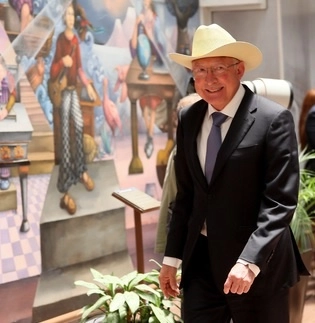 El embajador de EU en México, Ken Salazar en imagen de archivo. Foto Roberto García