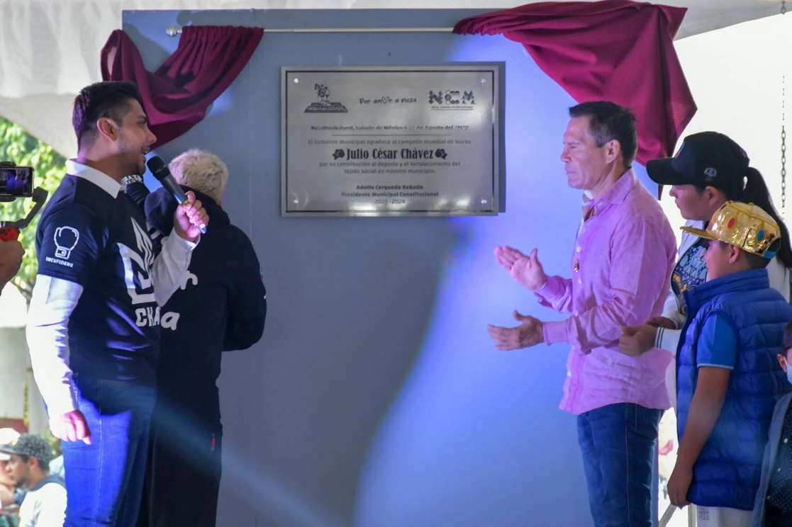 Inauguran nuevo ring de boxeo para la Escuela Municipal de Box en Neza con la presencia de las leyendas Julio César Chávez, Humberto 'La Chiquita' González y 'La Guerrera' Torres. Foto La Jornada