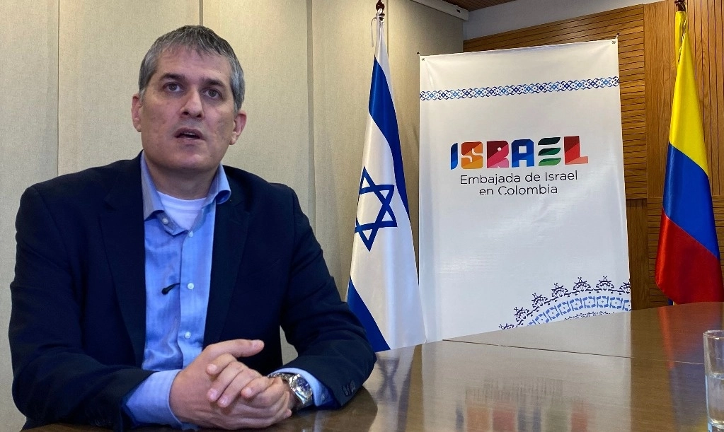 El embajador de Israel en Colombia, Gali Dagan, durante una entrevista con la AFP, en Bogotá, el 9 de octubre de 2023. Foto Afp