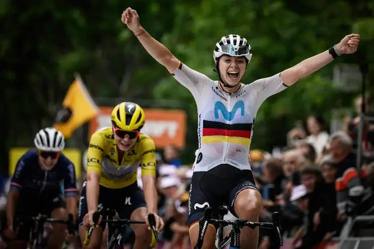 Liane Lippert llegó en primer lugar luego de recorrer los 148 kilómetros que conformaron la segunda etapa del Tour de Francia, el 24 de julio de 2023. Foto Afp