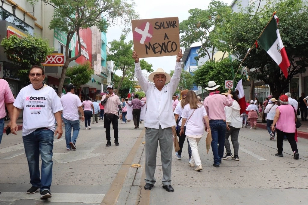 Maestros de la CNTE en Chiapas se mantienen en paro laboral indefinido exigiendo respuesta a sus demandas laborales y económicas. Foto Cuartoscuro / La Jornada / Archivo 