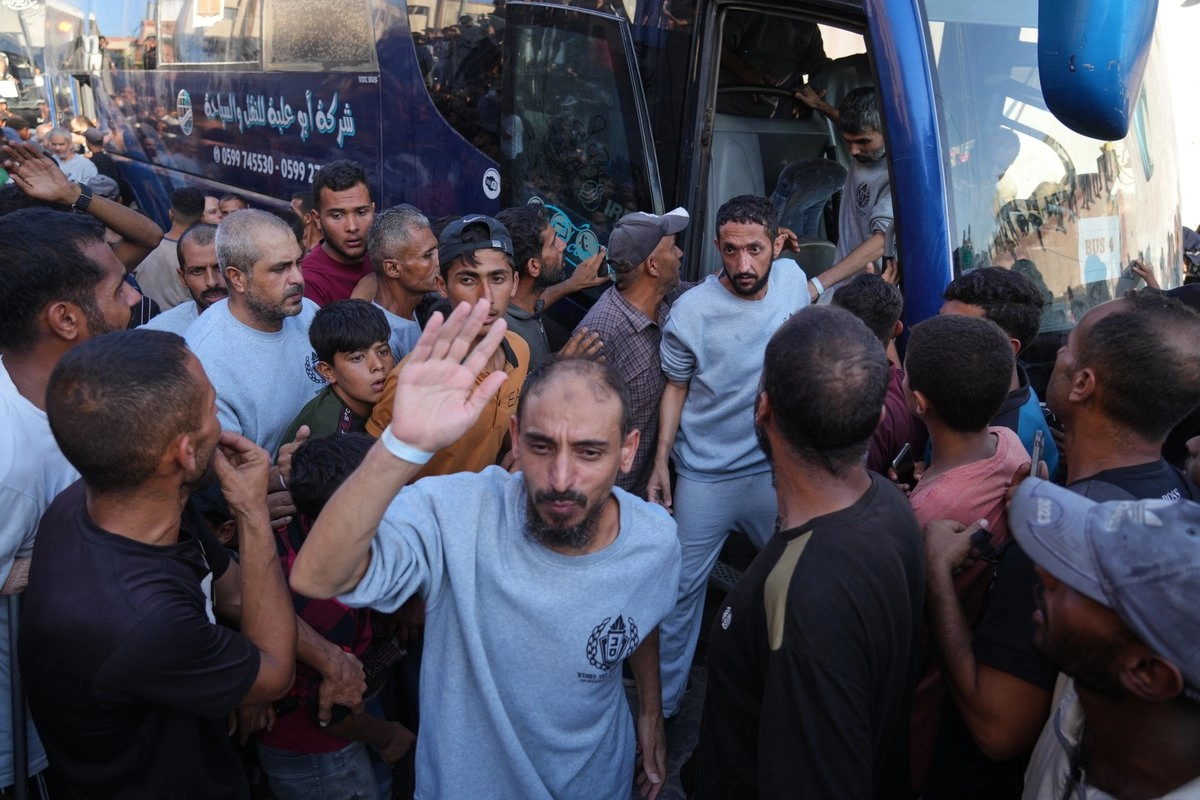 La Jornada - Libera Israel a mil 968 prisioneros palestinos a cambio de 20  rehenes en manos de Hamas