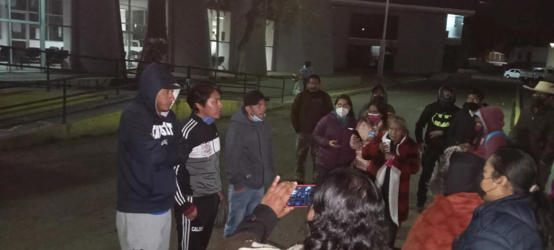 La madrugada de este martes fueron liberados 24 comuneros, entre ellos tres menores de edad, que participaron en la destrucción de la escultura conocida como ‘Los Constructores’, en la capital michoacana. Foto cortesía CSIM
