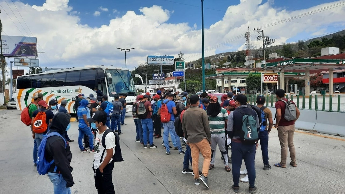 En imagen de archivo, toma de una caseta en la Autopista del Sol. Foto La Jornada