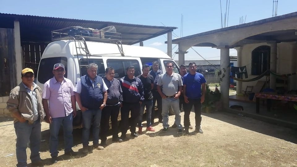 Los 10 trabajadores, cuya liberación se suma a la de otros nueve entregados el 10 de marzo pasado, fueron entregados en el municipio de Las Margaritas. Foto La Jornada