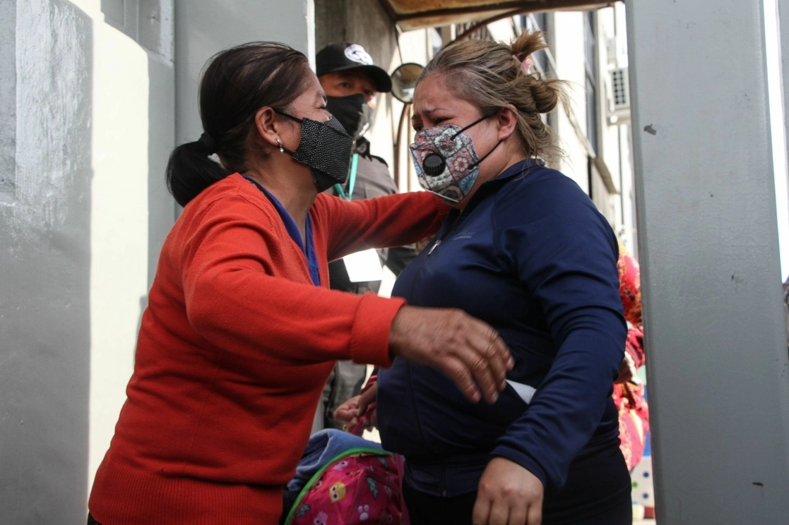 María Isabel San Agustín (derecha) salió libre del penal femenil de Santa Martha tras estar 11 años presa acusada de secuestro. Luego de aplicarle el Protocolo de Estambul, se determinó que se le inculpó el delito bajo tortura, por lo que alcanzó el beneficio de la liberación. Foto Cuartoscuro