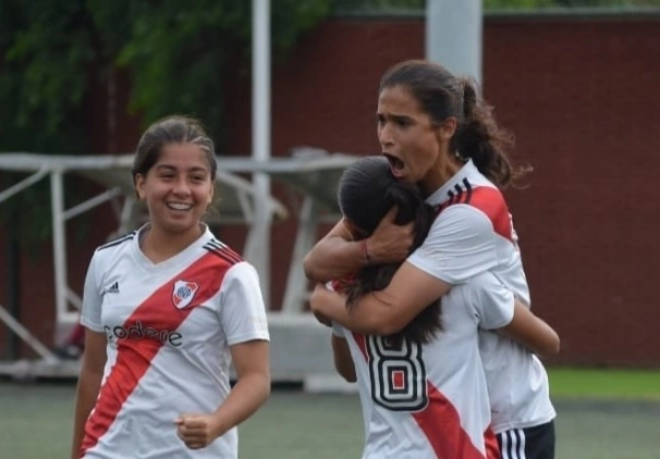 Debido al lamentable episodio, el encuentro entre el River y el Gremio fue suspendido el viernes, al tiempo que los organizadores del Brasil Ladies Cup eliminaron al equipo argentino aun cuando el marcador señalaba un empate 1-1. Así, el Gremio avanzó de manera automática a la final donde venció el domingo por 2-0 al Esporte Clube Bahia. Foto @RiverPlateFemF 