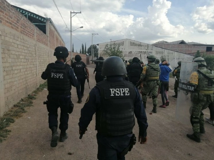 Primero un juez liberó al padre de El Marro, ahora, otro, a la madre. Foto @AlvarCdeV