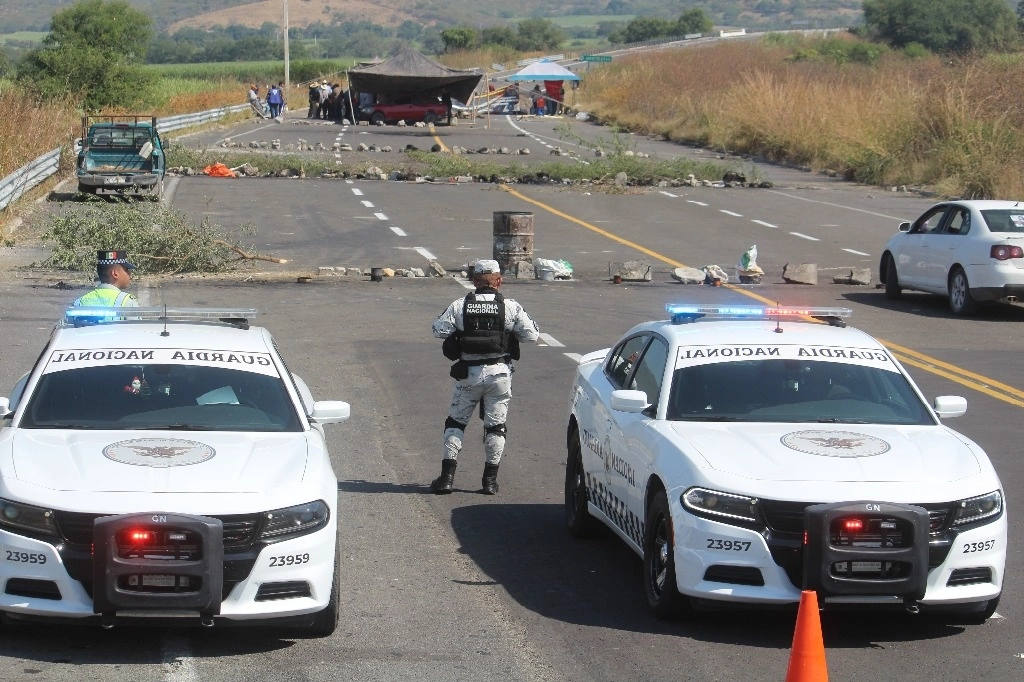 Ejidatarios de Morelos iniciaron el bloqueo sobre la Autopista Siglo XXI desde el pasado viernes 15 de diciembre. Foto Rubicela Morelos 
