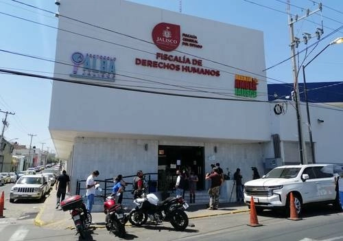Tras permanecer 17 días privados de la libertad, los integrantes de la familia Villaseñor Romo rindieron declaración este viernes 9 de abril en la Fiscalía de Derechos Humanos para personas desaparecidas, en Jalisco. Foto Arturo Campos Cedillo