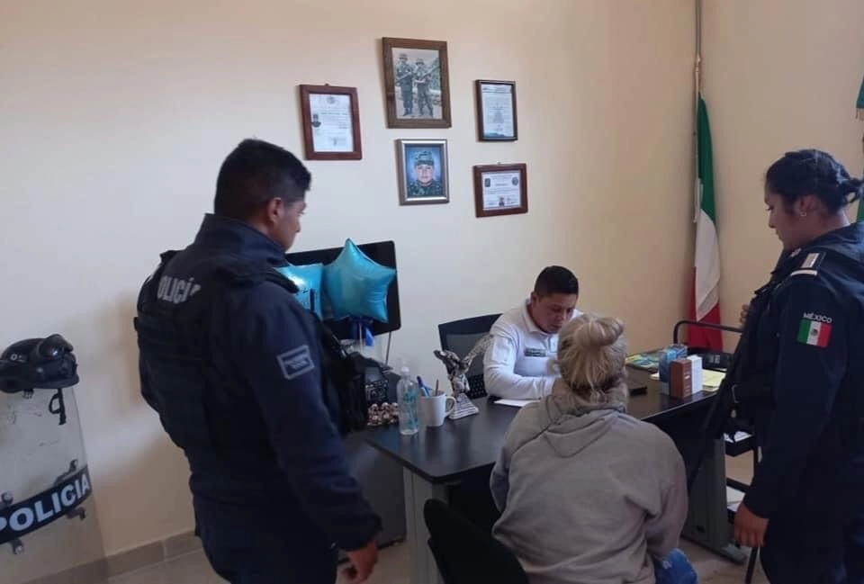 La mujer fue dejada en libertad en un paraje conocido como Tepetzingo, donde fue auxiliada por un vecino quien la llevó a las oficinas de la Comisaria de Nopaltepec. Foto 'La Jornada'