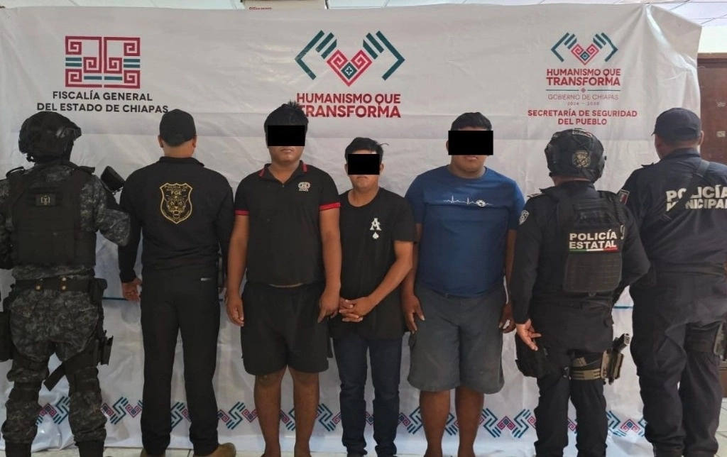 Tres presuntos plagiarios fueron detenidos durante un operativo para liberar a un mexicano y 15 migrantes vietnamitas secuestrados en Tapachula, Chiapas. Foto La Jornada