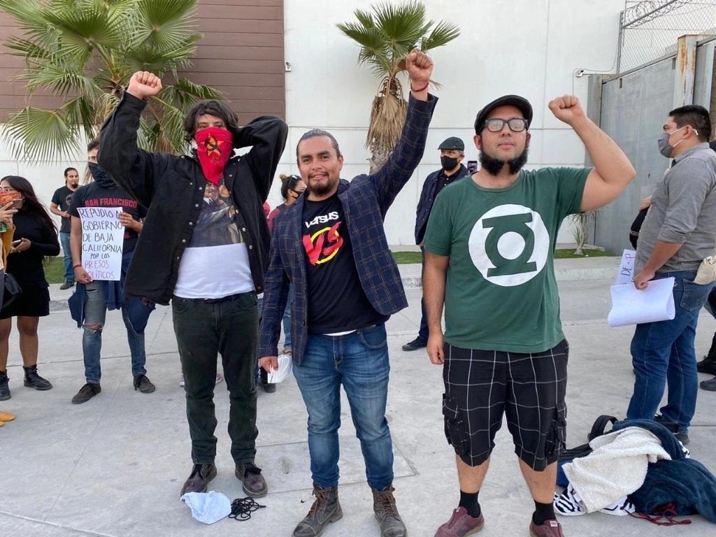 Tres de los siete activistas. Foto La Jornada