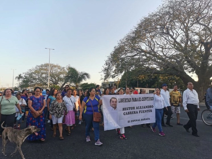 Pobladores de El Espinal, en Oaxaca, aseguran que Héctor Cabrera ha contribuido a promover la ciencia en la comunidad. Fotos Diana Manzo