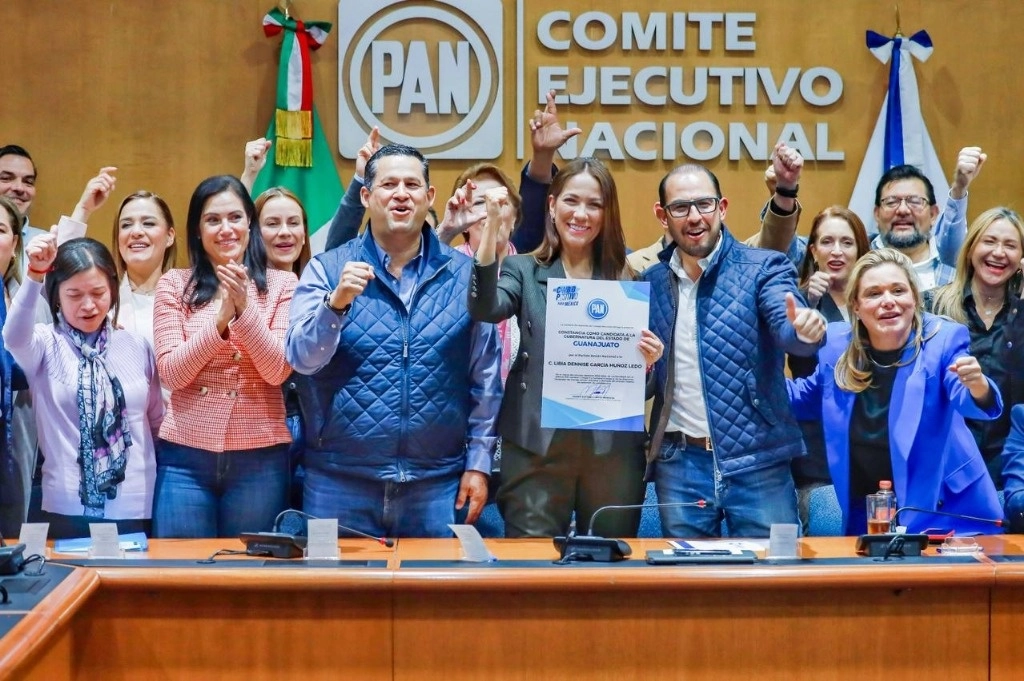 “Vamos a defender lo que nos ha costado construir”, dijo Libia García Muñoz Ledo al recibir la constancia como candidata del Partido Acción Nacional a la gubernatura de Guanajuato. Foto ‘La Jornada’
