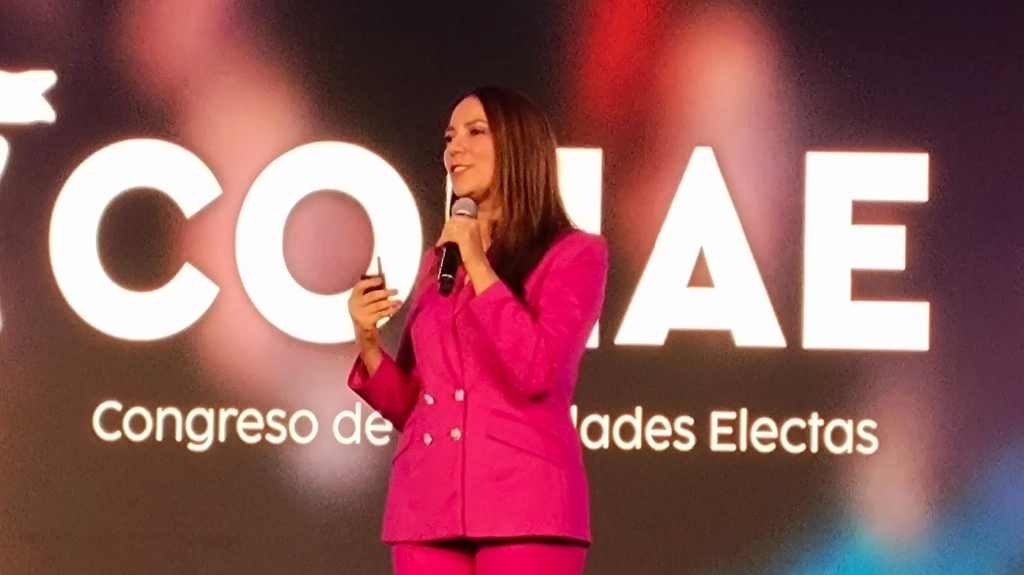 Libia García, que el 26 de septiembre rendirá protesta como gobernadora, aclaró que no comparte la propuesta hecha por el presidente, Andrés Manuel López Obrador, pero reiteró que será muy respetuosa de lo que se determine a nivel federal. Foto Carlos García 