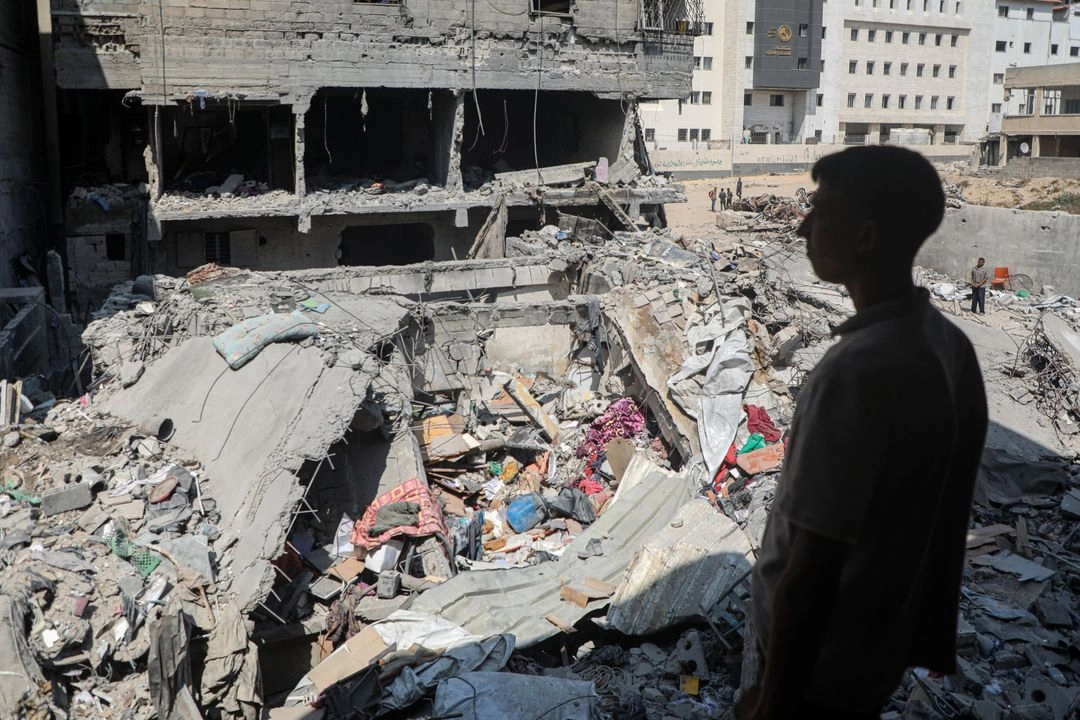 Edificios destruidos tras ataques israelíes en Gaza.