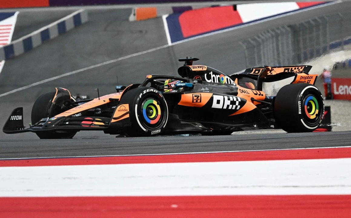 El británico Lando Norris (McLaren) durante la segunda sesión de prácticas del Gran Premio de Austria, el 27 de junio de 2025. Foto 