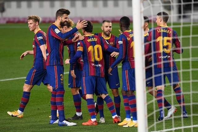 El Barcelona se impuso 5-2 al Betis este sábado en la 9ª jornada de LaLiga, rescatado por un doblete de Leo Messi que empezó en el banquillo el partido. Foto Afp