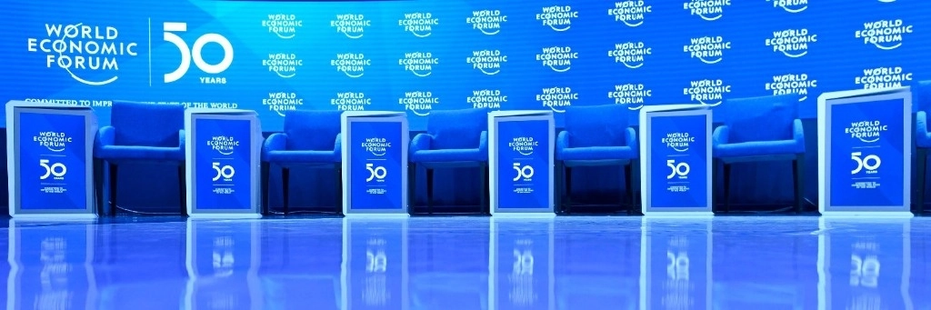 La desaceleración económica se considera el principal riesgo para los líderes empresariales en los próximos dos años, seguida de la escasez de mano de obra y/o talento y, a continuación, la inflación. La pobreza y la desigualdad ocupan el cuarto lugar, y los fenómenos meteorológicos extremos, el quinto. Foto @wef_es