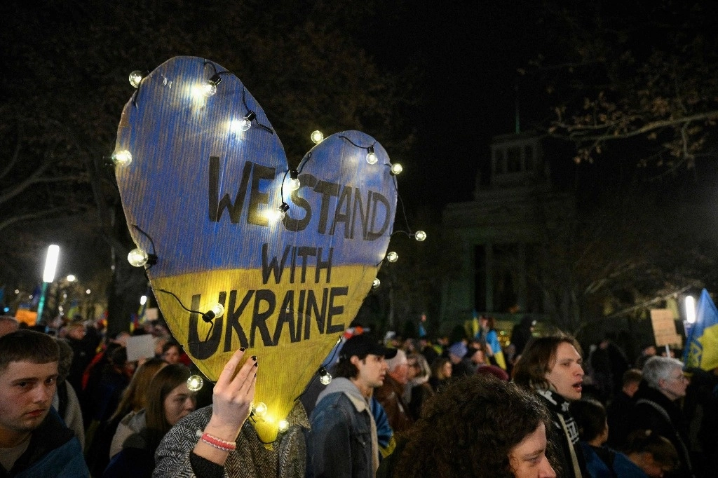 Los presentes, sin embargo, han preferido pasar de puntillas por el debate sobre el
potencial despliegue de un contingente de paz, planteado por dirigentes como el francés
Emmanuel Macron y el británico Keir Starmer. Foto Afp