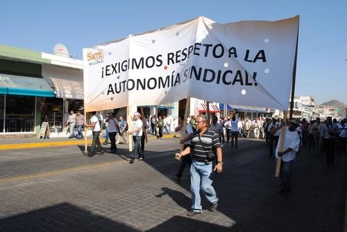 Sin discusión en lo general ni en lo particular, con 23 votos a favor, cuatro abstenciones y dos en contra, los legisladores aprobaron la adición. Foto Myriam Navarro / archivo