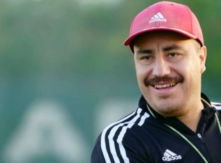 Juárez desató controversia al ser sancionado primero por provocar a los seguidores del Deportivo Independiente de Medellín al festejar de manera eufórica el triunfo del juego disputado el 17 de noviembre y que les daba el pase a la final de la Copa Colombiana. Su actitud molestó a los directivos y autoridades debido a que es considerado un juego de alto riesgo después de que hace un año hubo enfrentamientos que dejaron dos muertos. Foto @efrajuarez/ Archivo 