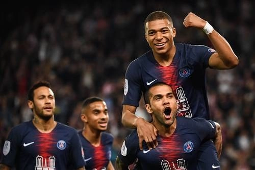 La Liga de Futbol Profesional siguió los mandatos del gobierno francés por la crisis sanitaria del nuevo coronavirus y decretó la suspensión definitivamente de la temporada 2019-2020 de la Ligue 1. El París Saint-Germain fue declarado campeón. Foto Afp / Archivo
