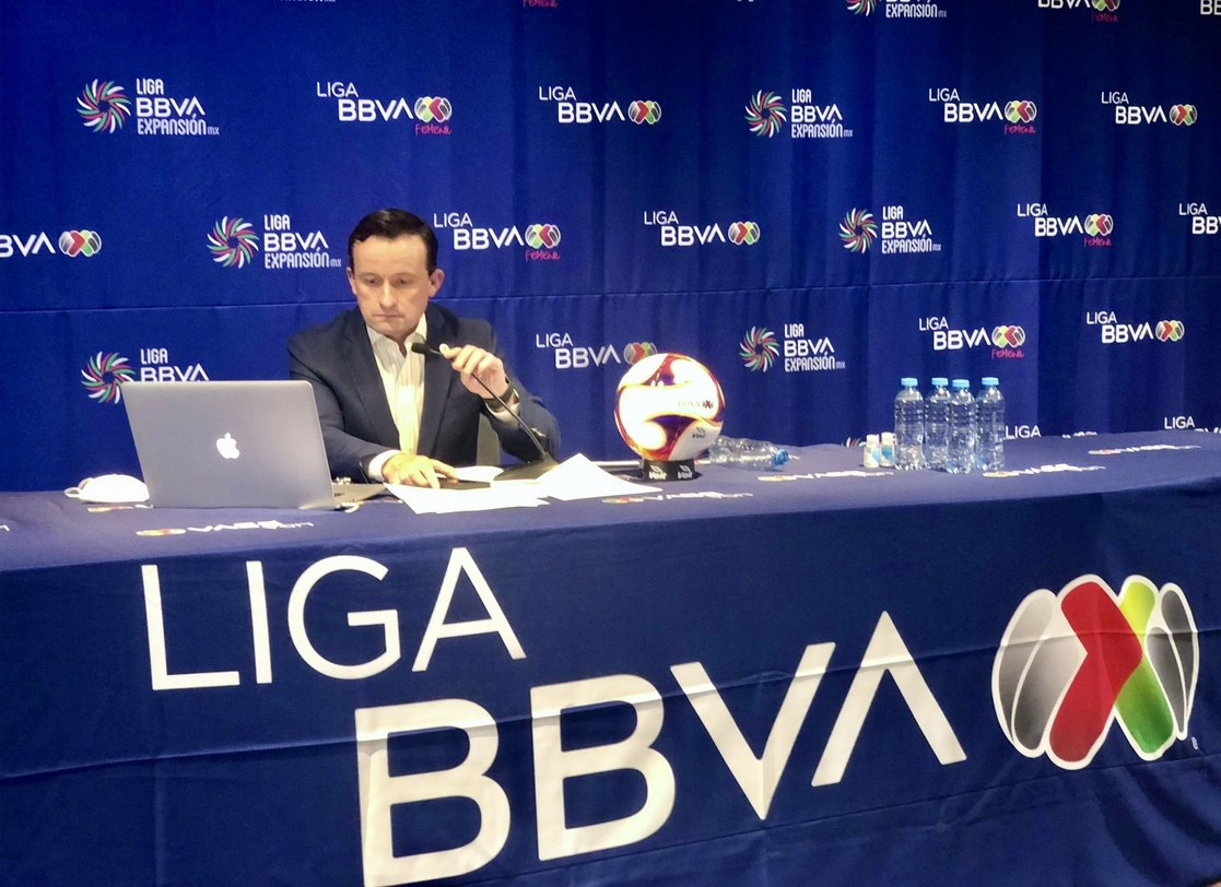 Al presentar un balance de los primeros cien días de su gestión, Mikel Arriola, presidente de la Liga Mx, reiteró el interés en acercarse a la liga estadunidense y la Concacaf para reforzar las finanzas, el 15 de abril de 2021. Foto tomada del Twitter de @MikelArriolaP