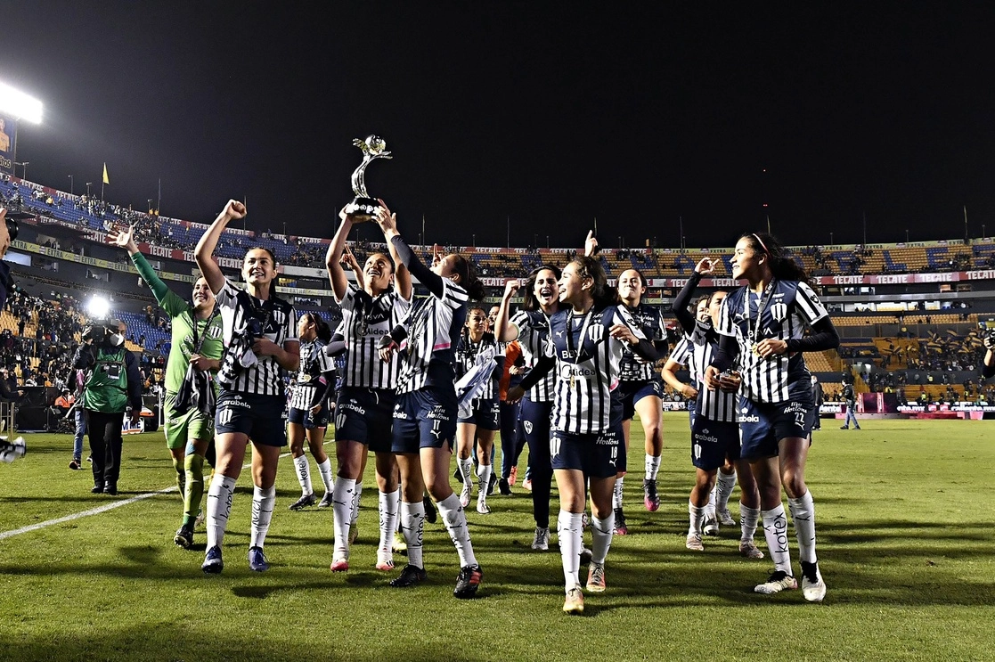 De todos los casos positivos de Covid-19 registrados en la Liga MX, 21 pertenecen al circuito femenil. Foto tomada de la cuenta de Twitter @MikelArriolaP
