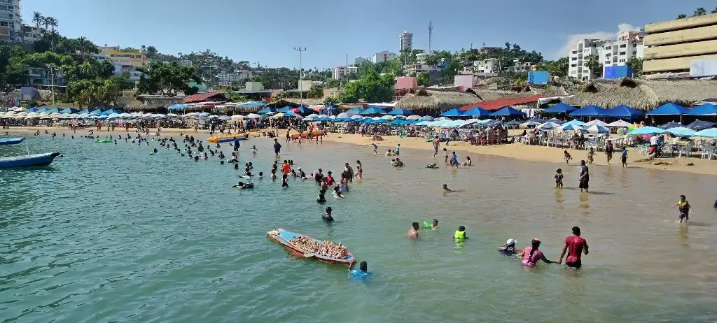 La Secretaría de Turismo de Guerrero indicó que el sábado la ocupación hotelera a nivel general en Acapulco fue de 36.2 por ciento en cuartos de hotel, sobre una base de 11 mil 552 habitaciones. Dividido por áreas, la zona Diamante promedió 20.6 por ciento; la zona Dorada 48.9 por ciento, y la zona Tradicional o Náutica 28.8 por ciento. Foto Héctor Briseño  