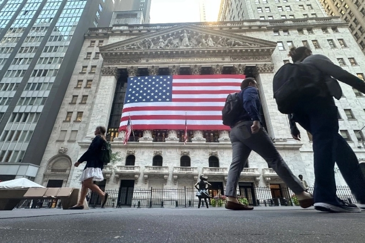 UBS estima que un cierre total restaría apenas 0.1 puntos porcentuales al crecimiento del PIB de Estados Unidos por cada semana, efecto que normalmente se revierte una vez reanudada la actividad.