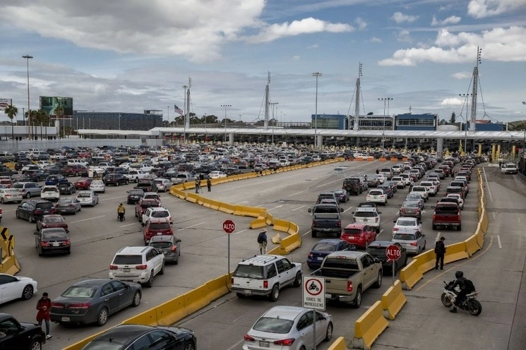 Las medidas de restricción al paso terrestre no esencial fueron impuestas desde el 21 de marzo de 2020, a causa del Covid-19. Foto Cuartoscuro / Archivo