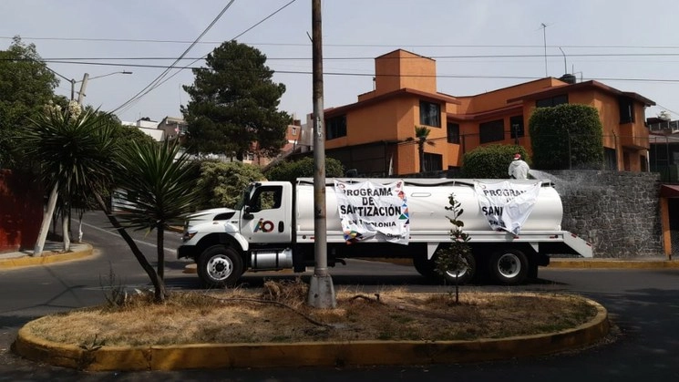 Trabajadores de Álvaro Obregón desinfectan varias zonas de la alcaldía. Foto @AlcaldiaAO