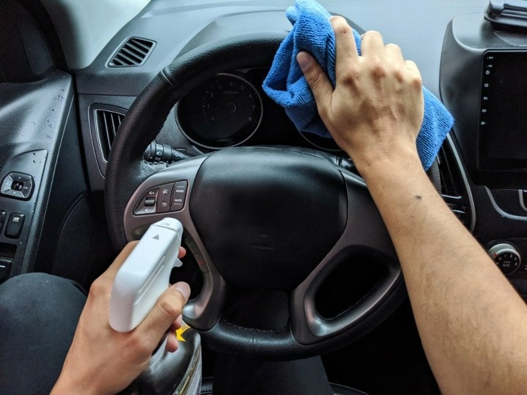 Según el estudio, 2 de cada 5 personas ahora se enfocan en las actividades de limpieza por parte del distribuidor, por arriba de la extensión de créditos, por primera vez. Foto. Bridgestone.