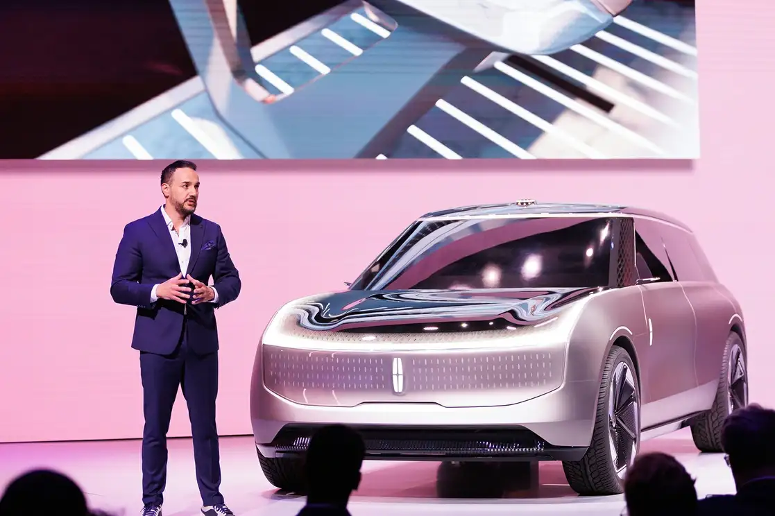 Tecnologías conectadas y la siguiente generación del Sistema de Inteligencia de Lincoln ofrecen experiencias revitalizantes únicas al interior de la cabina con tres ambientes que crean un santuario utilizando aroma, vista y sonido.
Fotos. Cortesía Lincoln.