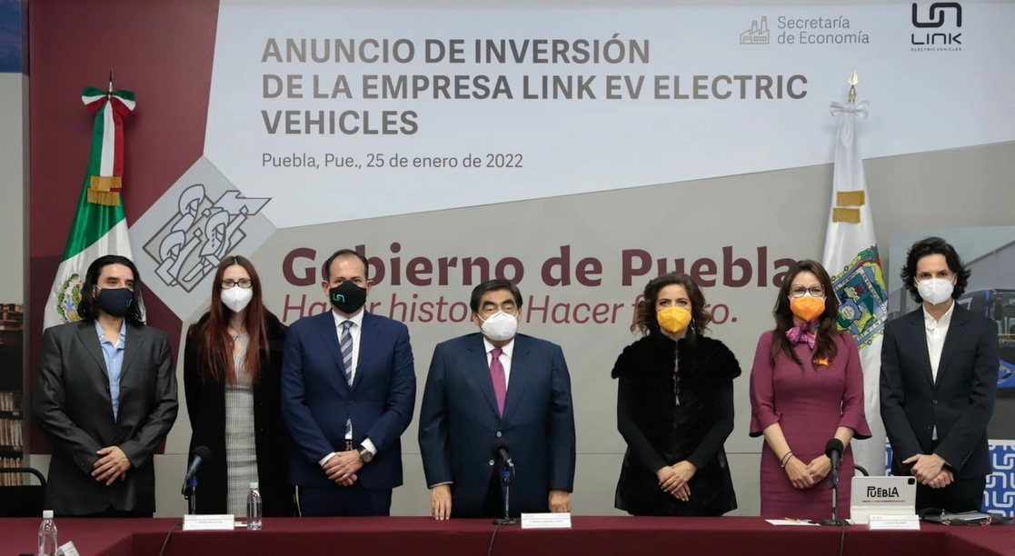 Este martes se anunció la inversión en Puebla de la empresa ensambladora Link EV Electric Vehicles. Foto tomada de la cuenta del Twitter @Gob_Puebla 
