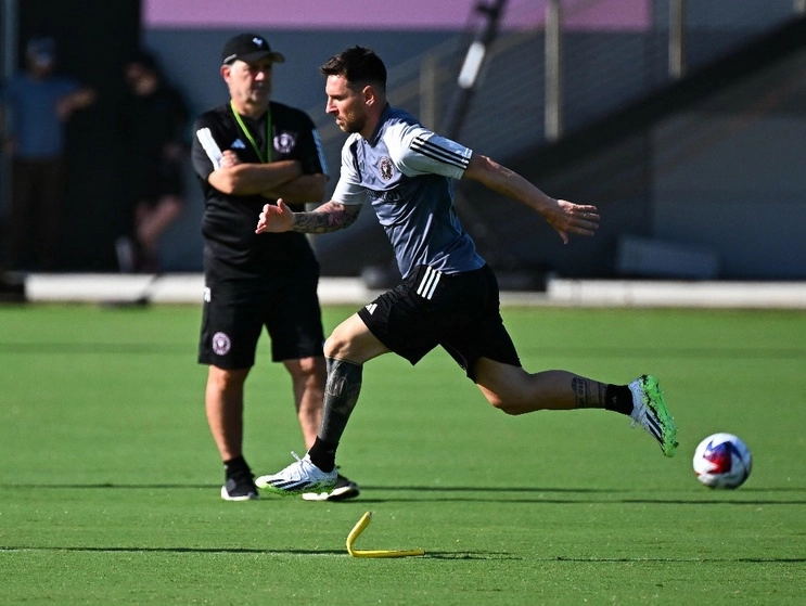 Lionel Messi de Argentina entrena con sus compañeros del Inter Miami CF en el Florida Blue Training Center, el 18 de julio de 2023. Foto Afp
