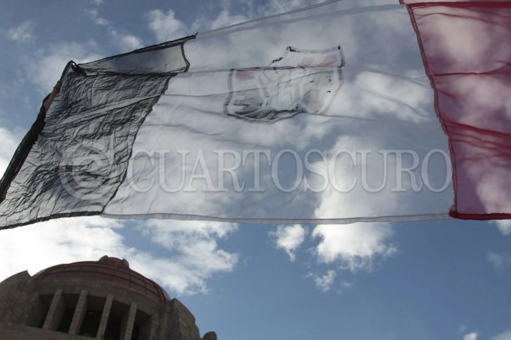 el grupo de manifestantes reclama pasivos laborales, que corresponden a todos los bienes que tiene el sindicato, “y que son consecuencia del dinero que aportábamos cada trabajador”, añadió. Foto Cuartoscuro / archivo