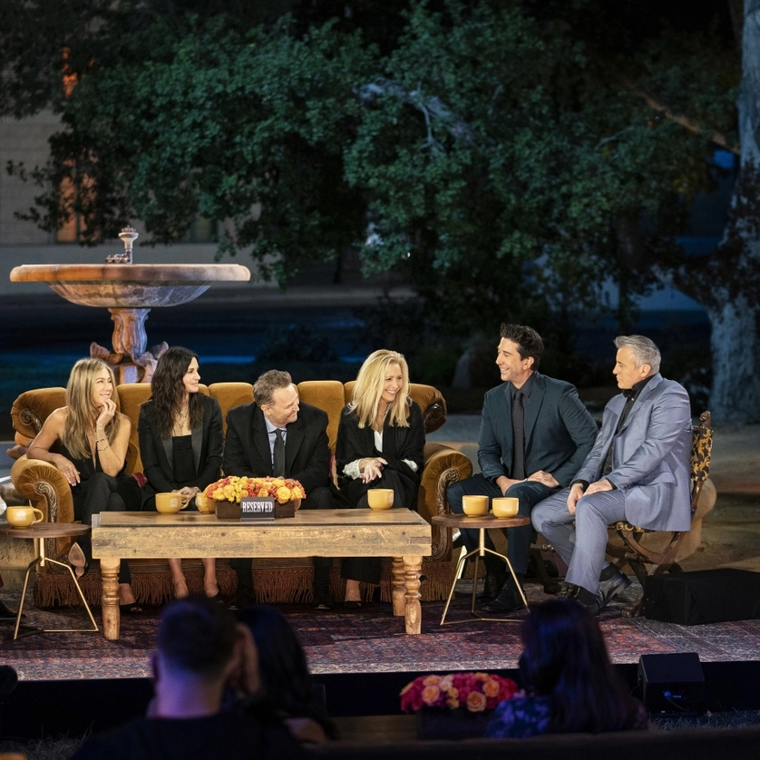 Jennifer Aniston, Courteney Cox, Matthew Perry, Lisa Kudrow, David Schwimmer y Matt LeBlanc en una escena de la reunión. Foto Ap 