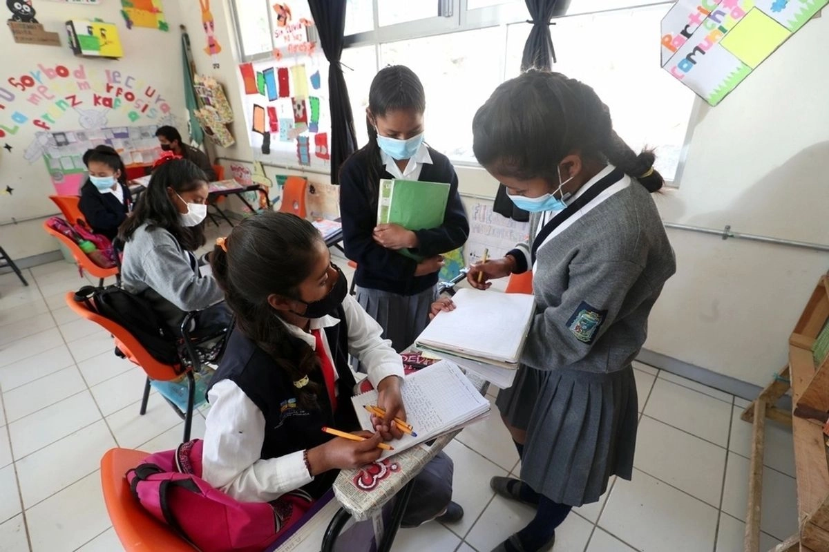Alumnas de una escuela secundaria en imagen de archivo. Foto 