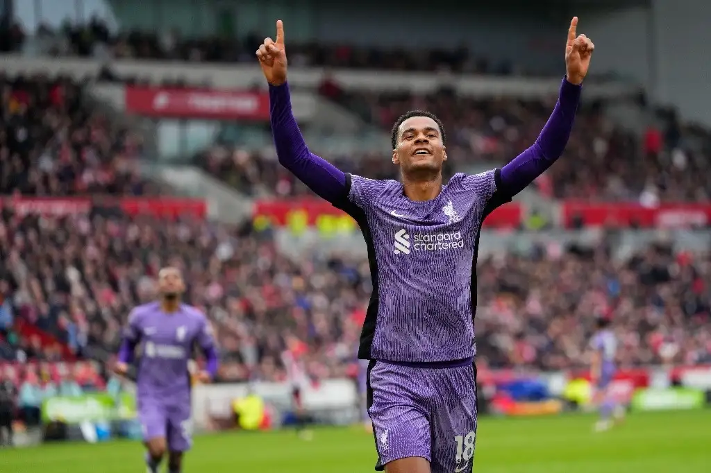 Cody Gapko anotó el cuarto gol del Liverpool ante Brentford, en juego de la fecha 25 de la Liga Premier. Foto Ap