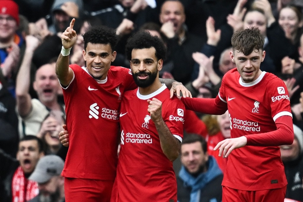 Liverpool beats Brighton 2-1 and retains first place in the Premier League