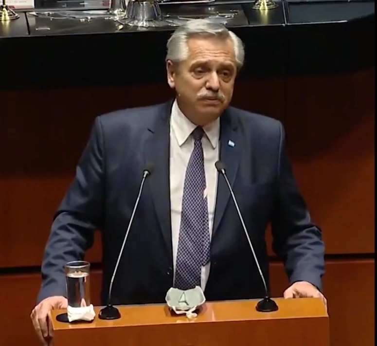El presidente de Argentina, Alberto Fernández durante su mensaje en el Senado de la República. Fotograma tomado del video publicado en la cuenta de Twitter @senadomexicano