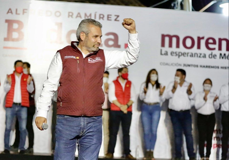 El candidato de la coalición Morena,PT, Alfredo Ramírez en un mitin político. Foto La Jornada