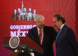 Carlos Salazar Lomelín, presidente del CCE, y Andrés Manuel López Obrador, mandatario de México, en imagen de archivo. Foto Guillermo Sologuren