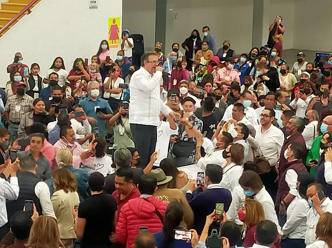 El canciller Marcelo Ebrard estuvo en una reunión de militantes de Morena en el Estado de México. Foto Silvia Chávez