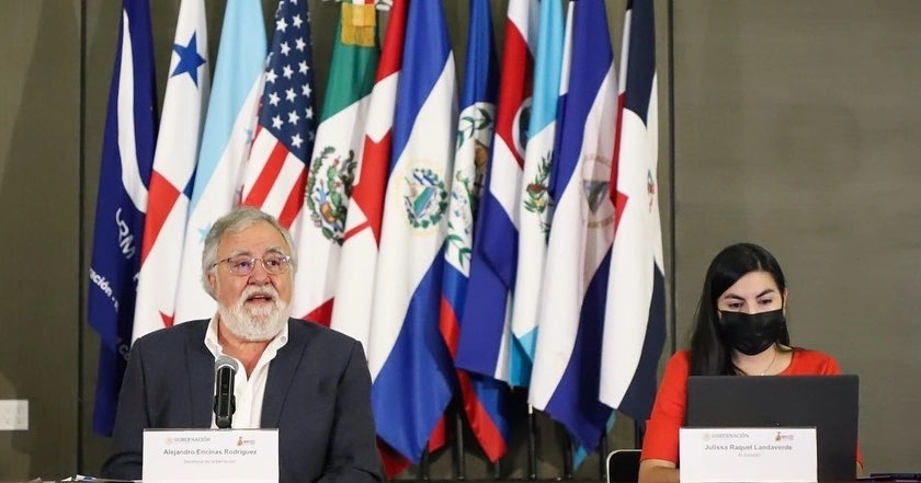 El subsecretario de DH de la Segob, Alejandro Encinas (izq) durante el Taller de Preparación frente al Foro de Examen de la Migración Internacional. Foto Segob 